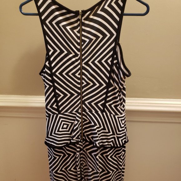 Geometric bodycon dress with back zipper. Great dress for church/special event! - Picture 3 of 3